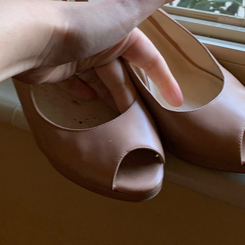 Nude Nine West Slingbacks